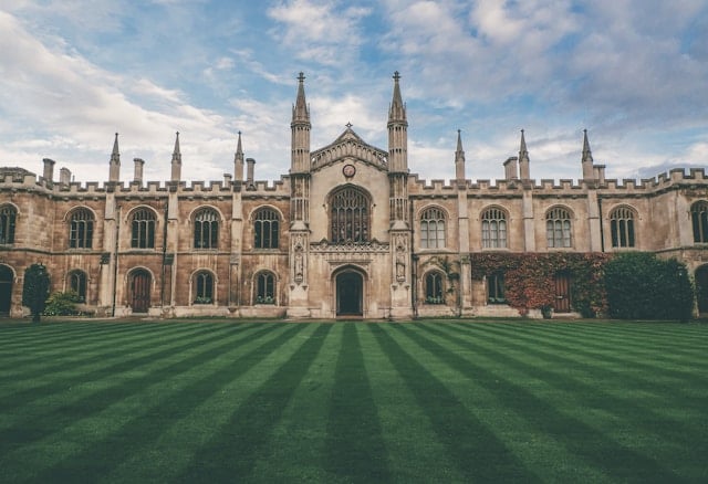 Decoding Oxbridge Universities: The Collegiate System, Tutorial Approach, and More